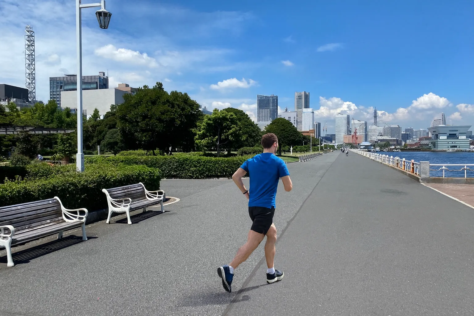 横浜ベイエリアで走るイメージ